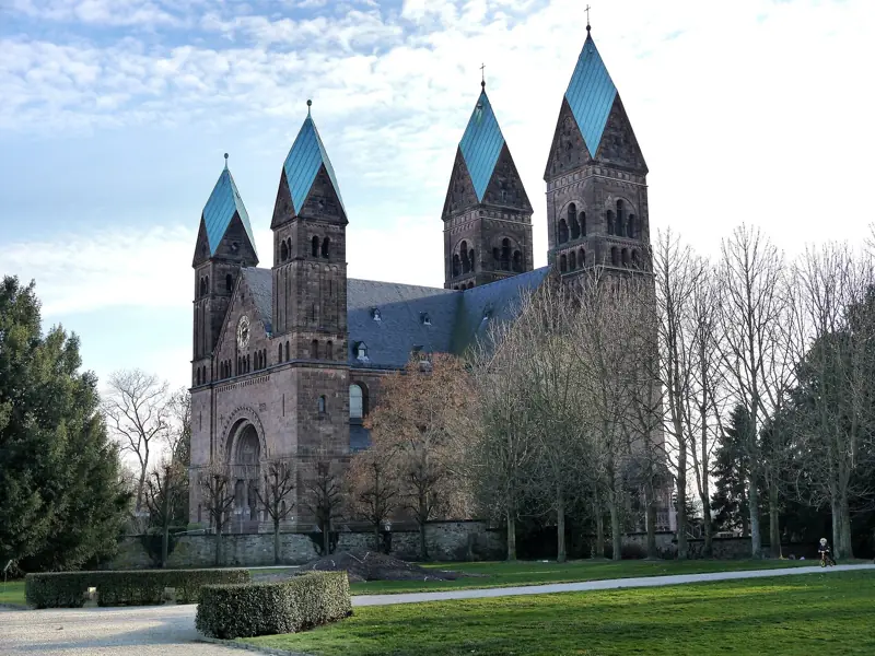 Die Erlöserkirche in Bad Homburg, vom Schlosspark aus gesehen