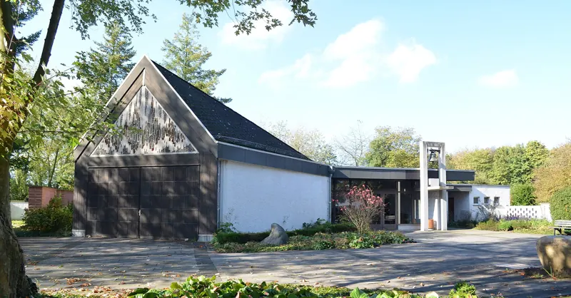 Die Trauerhalle am Friedhof Burgholzhausen in Friedrichsdorf